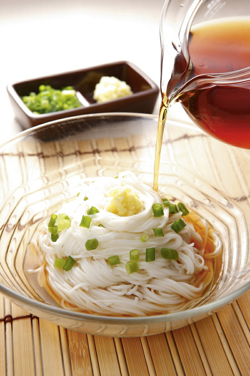 【ふるさと納税】 めんつゆ かつお 鰹節屋のめんつゆ つゆ 本枯節 荒本節 鰹節 昆布 焼津 鰹節屋 本かつお 500ml×6本 a13-057 サムネイル3