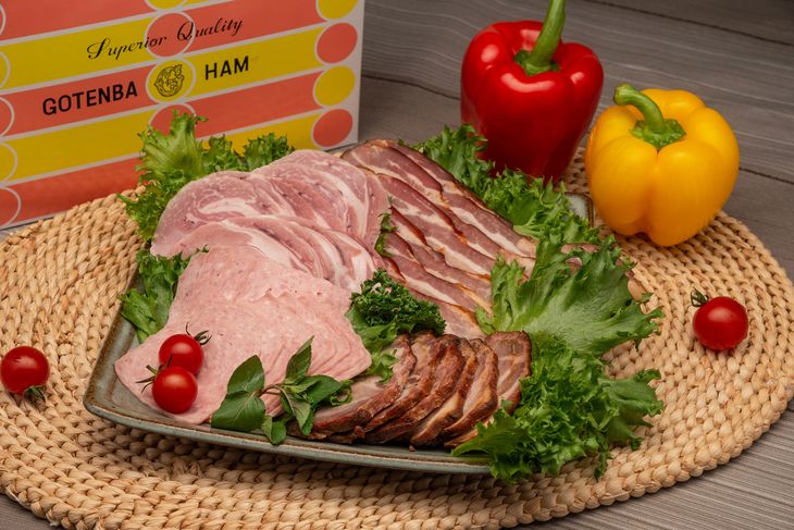 【ふるさと納税】御殿場ハムセット　スタンダード《御殿場こだわり推奨品》◇【肉 ハム 詰め合わせ 詰合わせ 詰合せ 加工肉 加工品 ロースハム・ベーコン ポークソーセージ 炭火焼 焼豚 焼き豚 チャーシュー 人気 グルメ 食べ比べ】 サムネイル3