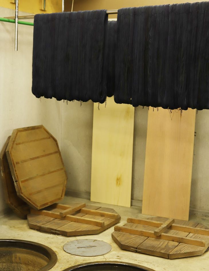 【ふるさと納税】天然にこだわった自慢の逸品　【みくりや染織】正藍染手織り木綿作務衣上下一式（上下刺し子織り） サムネイル3