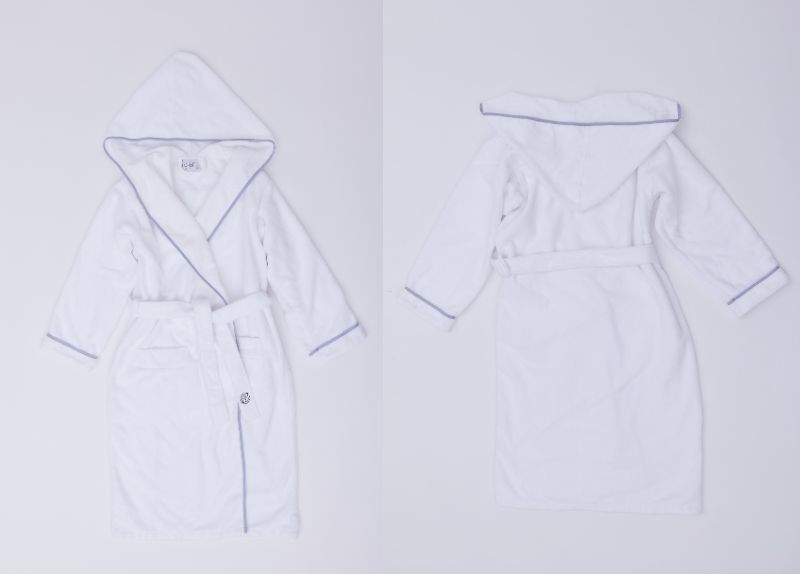 【ふるさと納税】 ミスズ バスローブ 1枚 ( MISUZU BATHROBE ) | バス バスローブ ローブ 着衣 ガウン やわらか 快適 着心地 高級 綿 マイクロファイバー 肌触り 吸水性 お風呂 お風呂上り フード付き ミスズ 静岡 伊豆 izu いず 084-001 サムネイル2