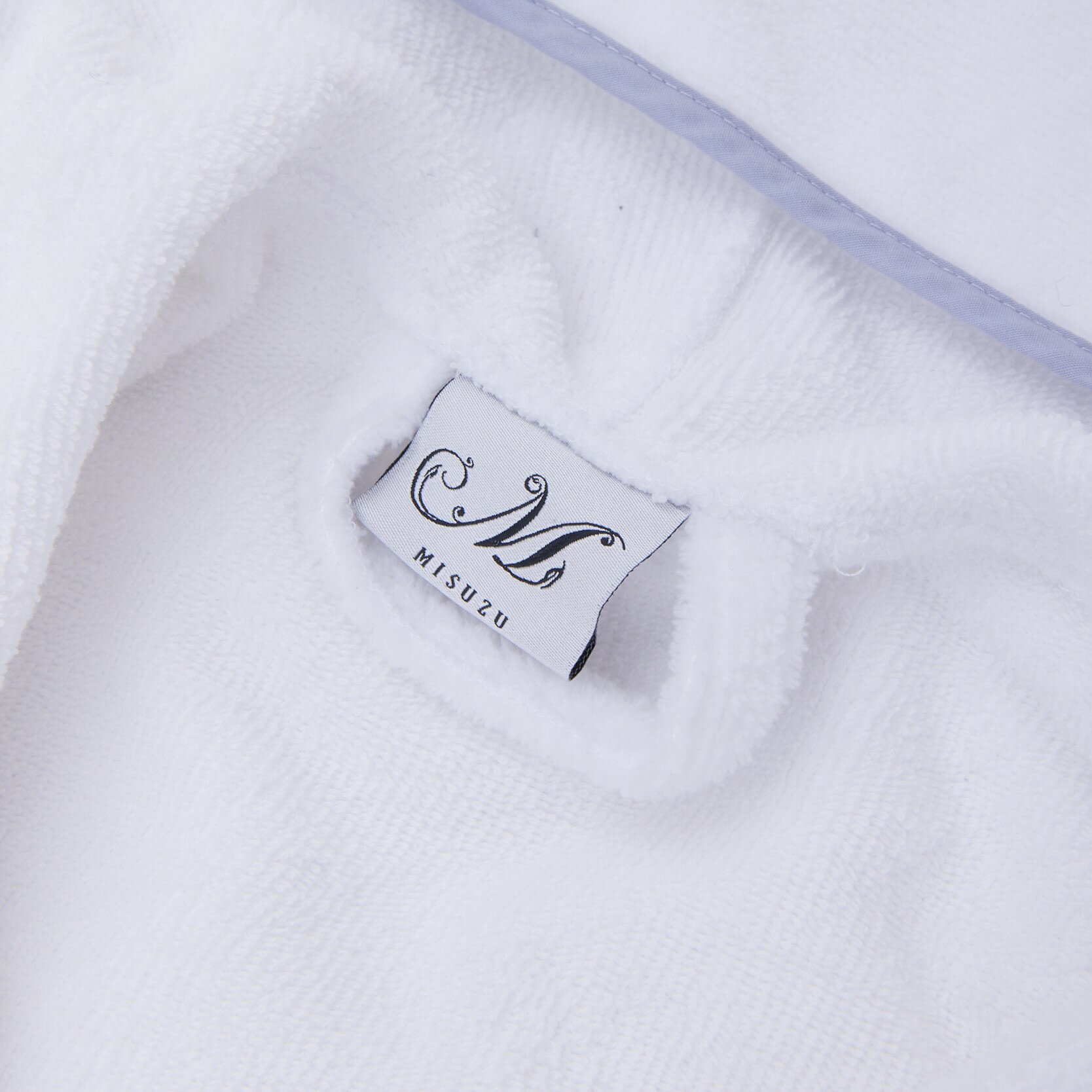 【ふるさと納税】 ミスズ バスローブ 1枚 ( MISUZU BATHROBE ) | バス バスローブ ローブ 着衣 ガウン やわらか 快適 着心地 高級 綿 マイクロファイバー 肌触り 吸水性 お風呂 お風呂上り フード付き ミスズ 静岡 伊豆 izu いず 084-001 サムネイル3