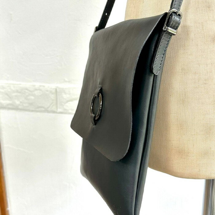 【ふるさと納税】 Pero（ペロ）M＜選べる3色＞ ／ ファッション 小物 革 イタリアンレザー ソフトレザー 1枚革 牛革 匠の技 手作り バッグ ポシェット ショルダー 軽量 薄型 オープンポケット 伊豆の国 静岡 静岡県 サムネイル3