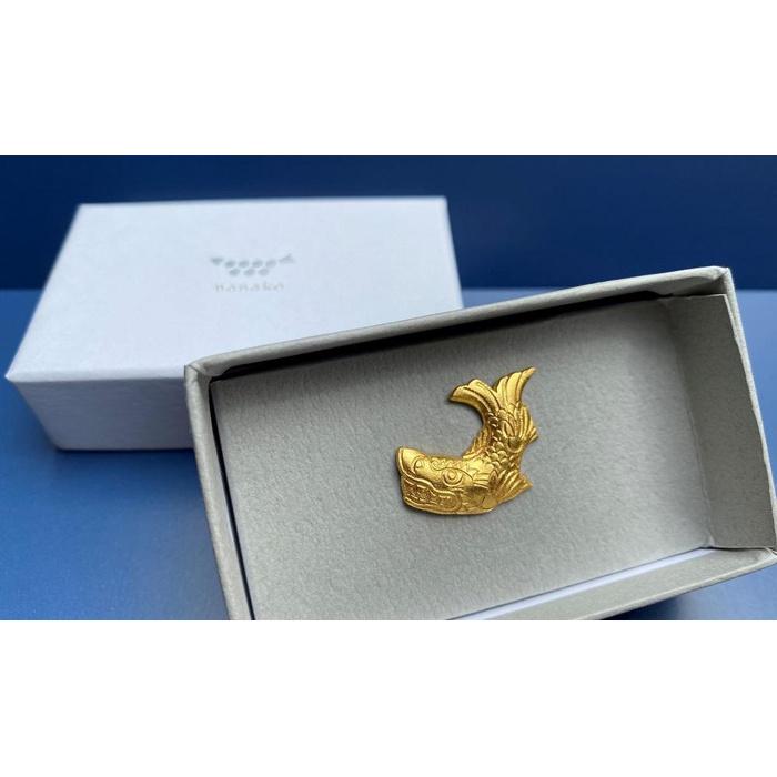 【ふるさと納税】話題独占？！名古屋城の【金のシャチホコ】魚のアクセサリーシリーズ”nanako”ピンズ | 愛知県 名古屋市 愛知 名古屋 楽天ふるさと 納税 支援品 返礼品 支援 返礼 お礼の品 アクセサリー アクセ ピンバッチ お土産 おみやげ 土産 おしゃれ オシャレ サムネイル2