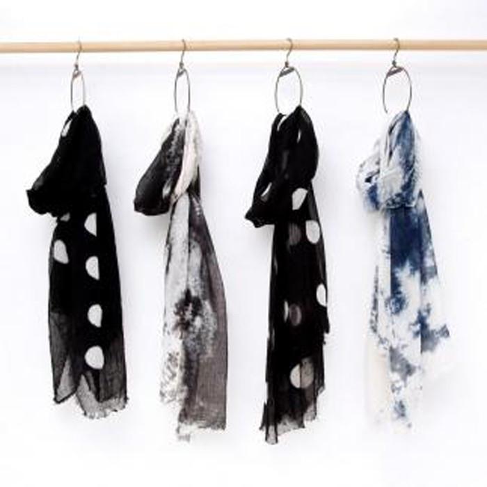 【ふるさと納税】【黒紋多い】名古屋黒紋付染めストール（知多木綿） | 愛知県 名古屋市 愛知 名古屋 楽天ふるさと 納税 支援品 返礼品 支援 返礼 お礼の品 ストール ファッション レディース 女性 ファッション小物 おしゃれ ファッション雑貨 オシャレ お土産 おみやげ サムネイル2