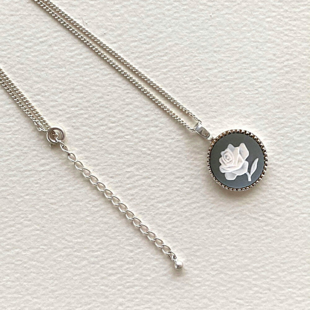 【ふるさと納税】＜ROUND＞シルバーペンダント　薔薇 グレー / ペンダント ネックレス アクセサリー ギフト 贈り物 / 瀬戸市 / 陶華[BBCD010] サムネイル3