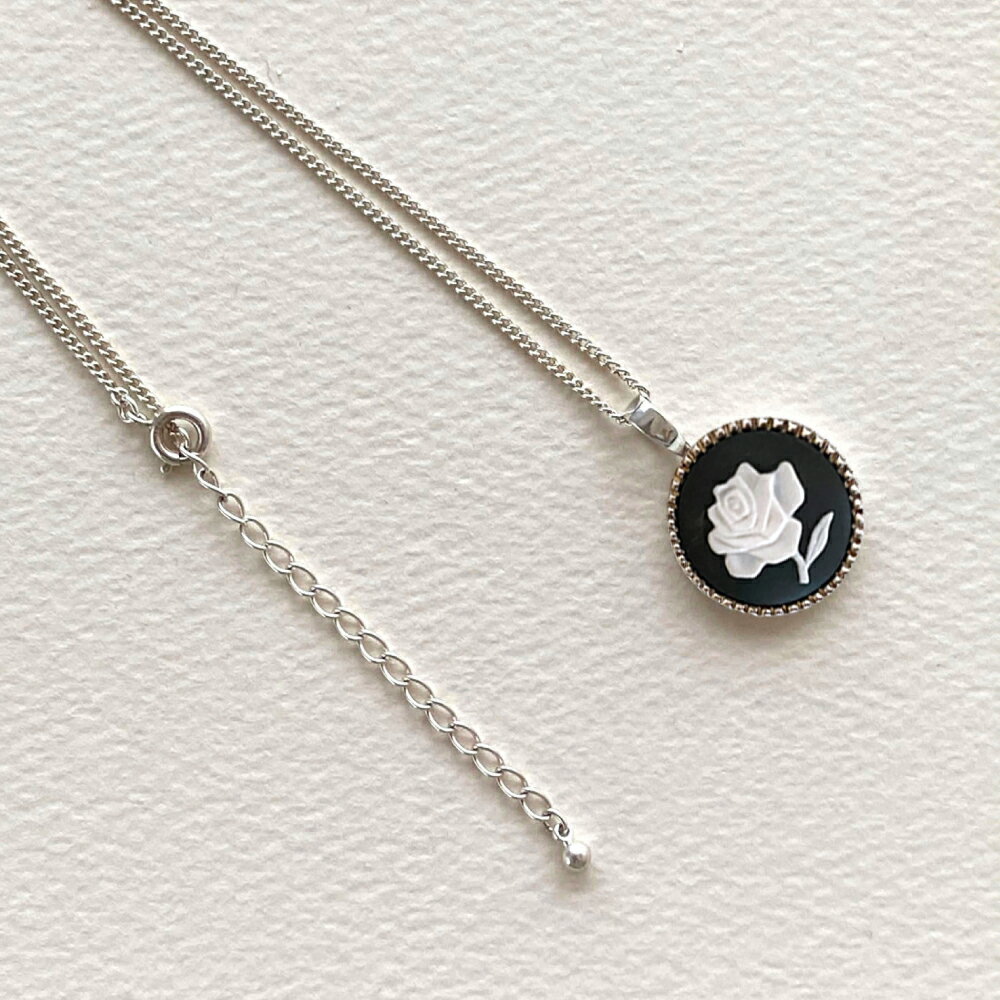 【ふるさと納税】＜ROUND＞シルバーペンダント　薔薇 ブラック / ペンダント ネックレス アクセサリー ギフト 贈り物 / 瀬戸市 / 陶華[BBCD019] サムネイル3