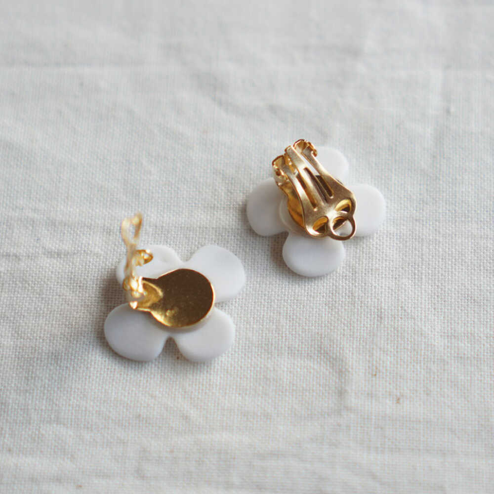 【ふるさと納税】【瀬戸焼】 眞窯 磁器のお花の耳飾り イヤリング あお 【眞窯】/ アクセサリー 耳飾り /瀬戸市[BBDK007] サムネイル3