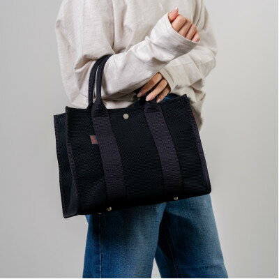 【ふるさと納税】三河木綿刺子織　sasicco　スクエアトートM 黒【1683940】 サムネイル2