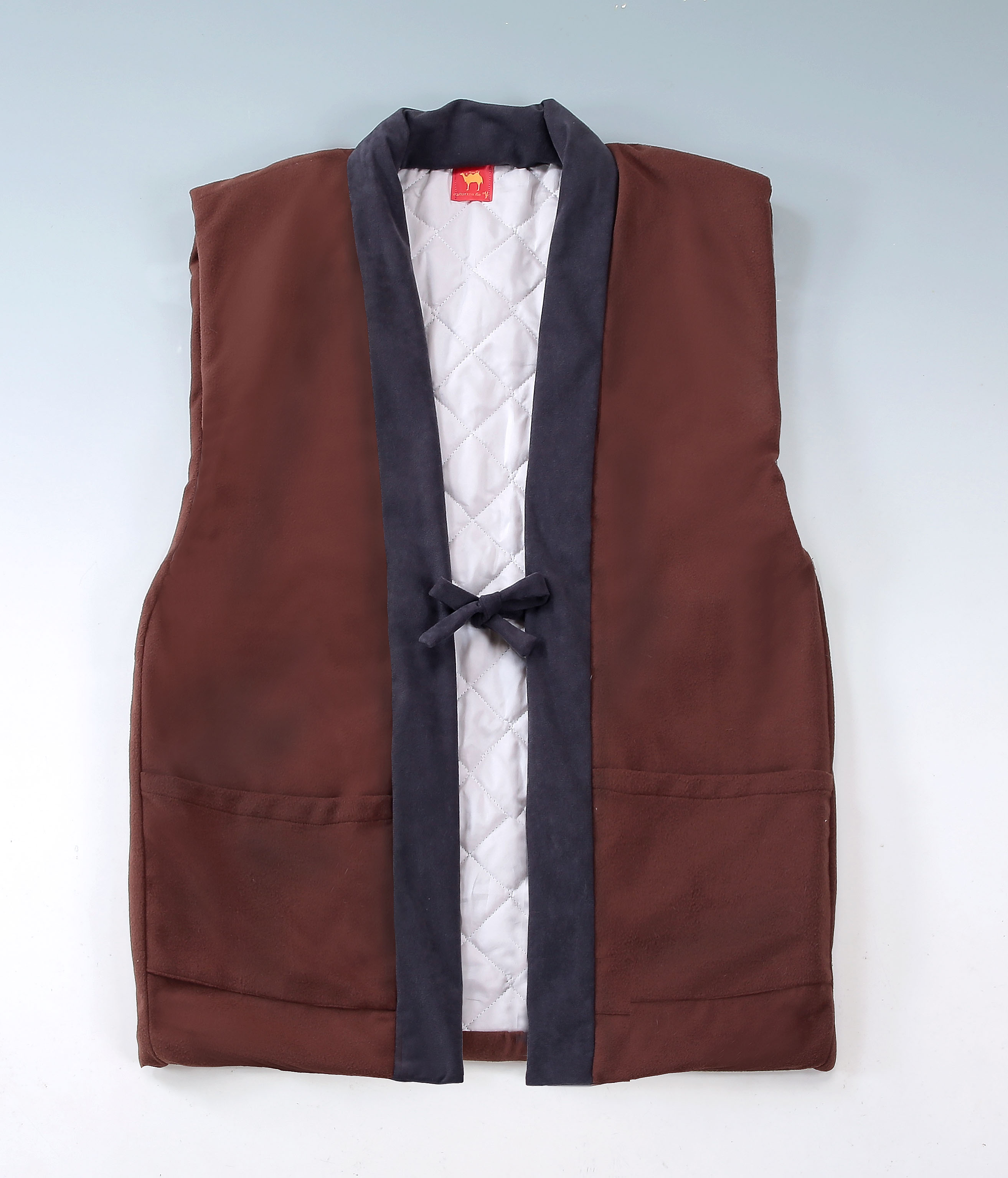 【ふるさと納税】G0461【キャメルと発熱繊維であったか】キャメル 綿入り 袖なし 袢纏［はんてん］天然素材 らくだ キャメルの毛 暖かい ぽかぽか 真冬 春 秋 冬 季節の変わり目 高級 日本製 寒さ対策 自然素材 保温 蒸れない 部屋着 防寒 蓄熱 サーモトロン 保温素材 サムネイル3