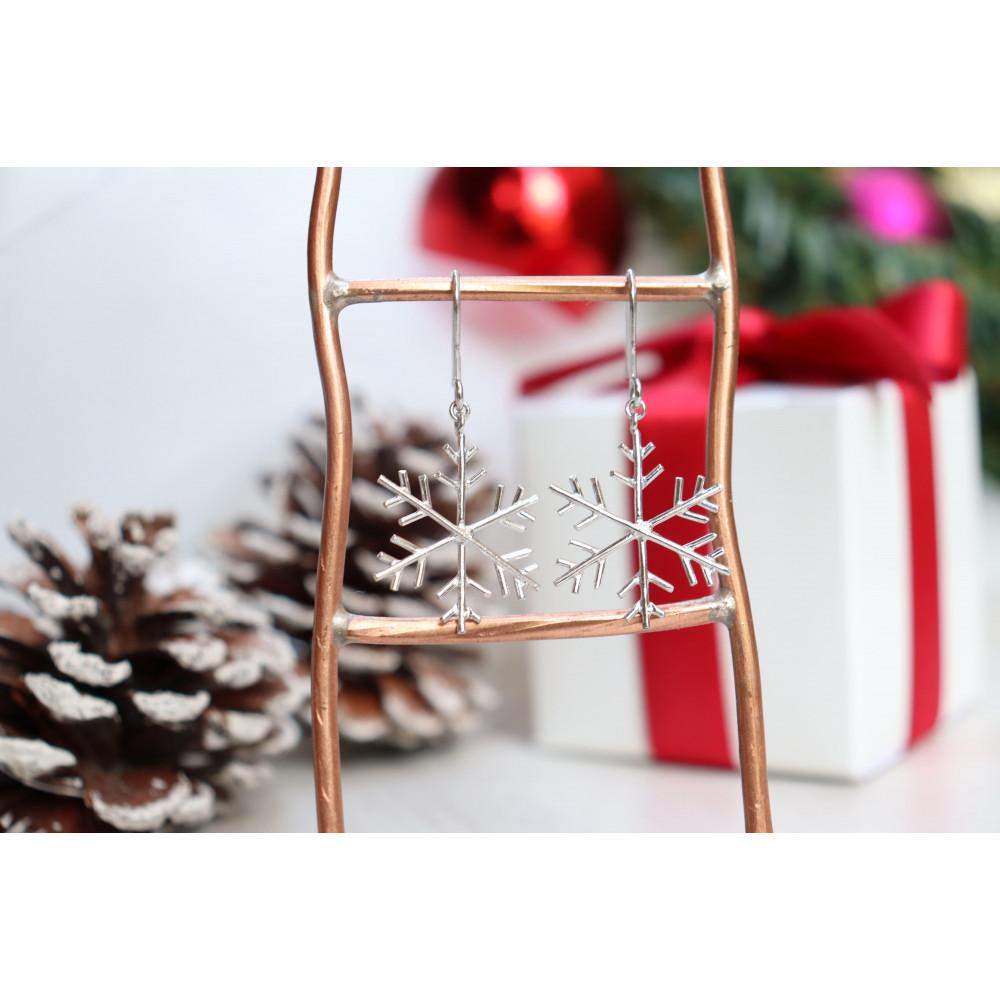 【プレゼント包装付き】シルバー 雪の結晶ピアス（銀色 /M）