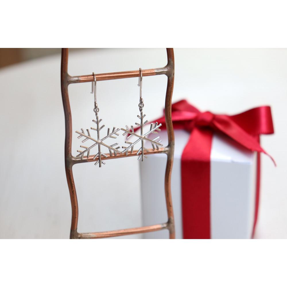 【ふるさと納税】【プレゼント包装付き】シルバー 雪の結晶ピアス（銀色 /M） サムネイル2