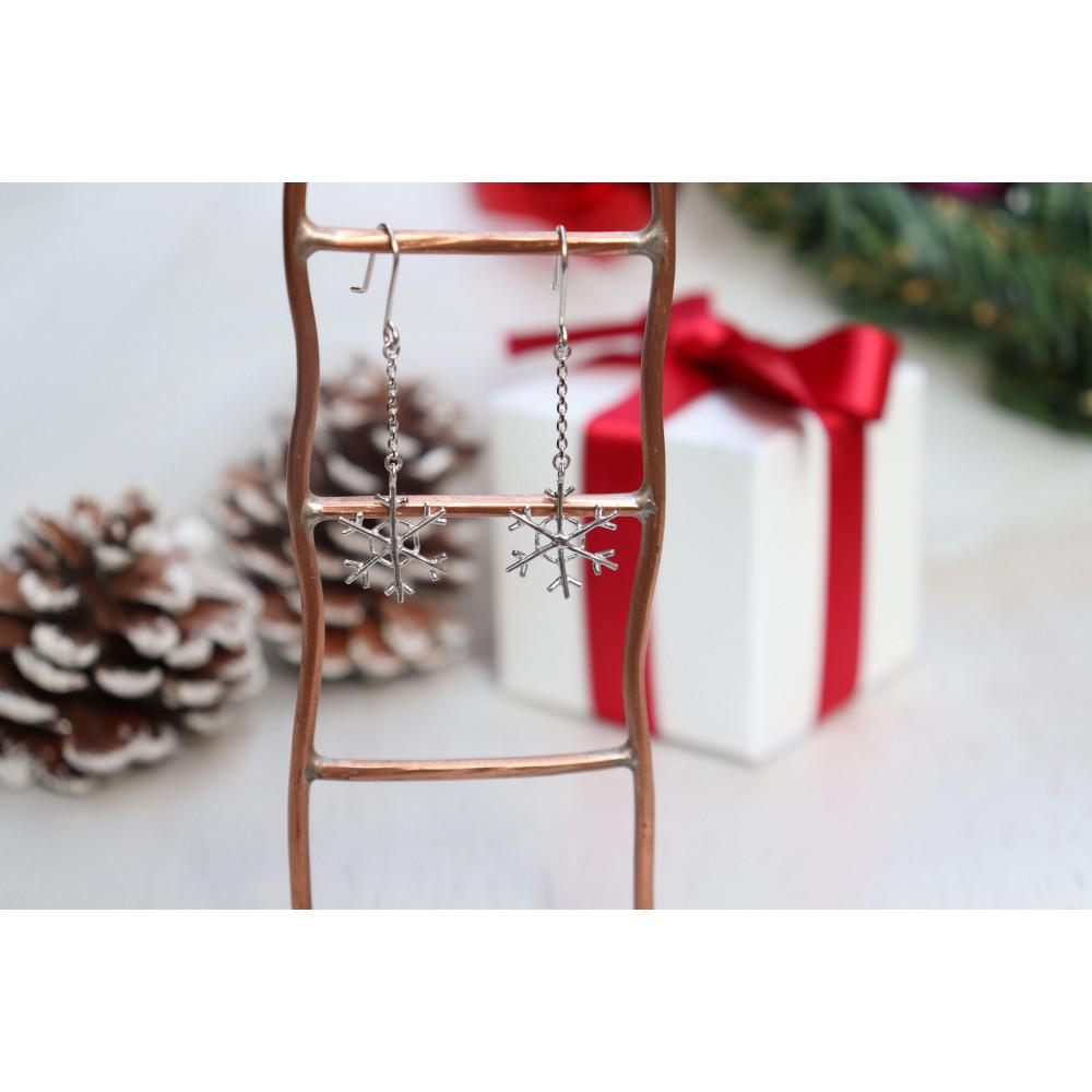 【プレゼント包装付き】シルバー 雪の結晶ピアス（銀色 /S/チェーン付）