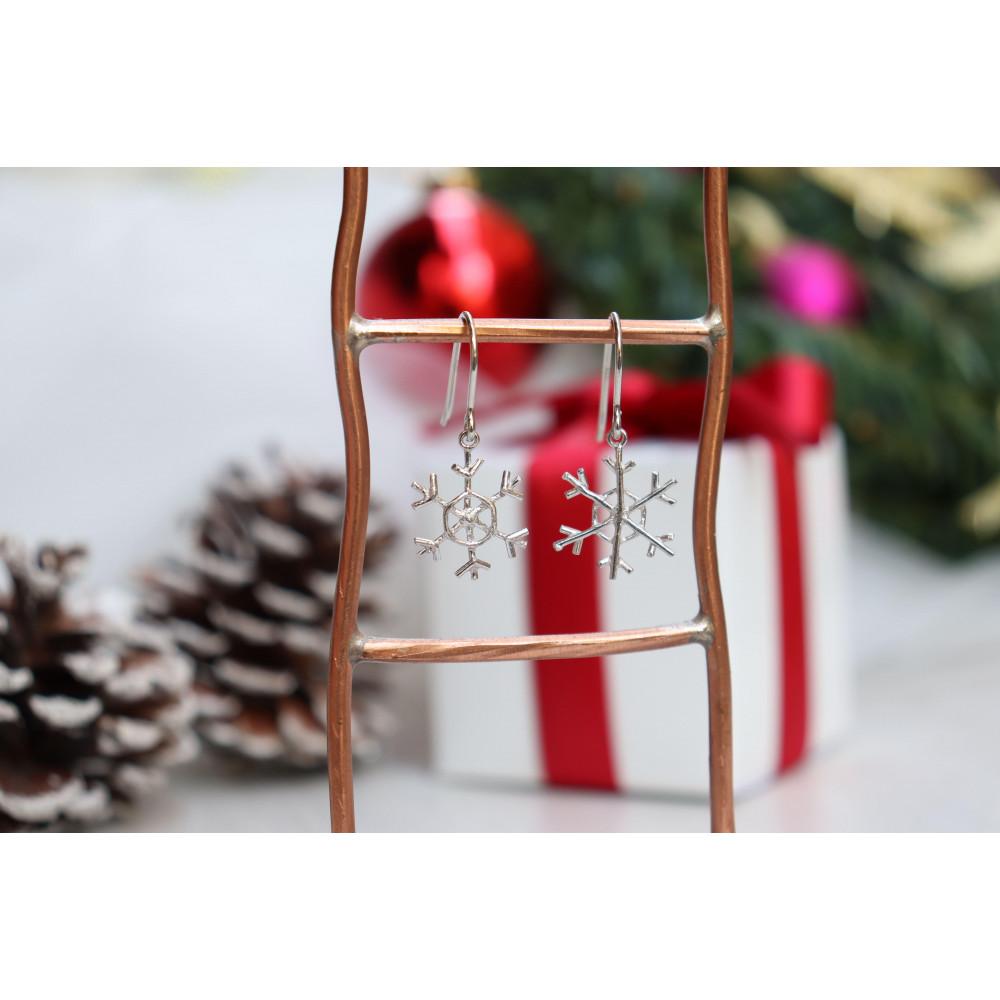 【プレゼント包装付き】シルバー 雪の結晶ピアス（銀色 /S）