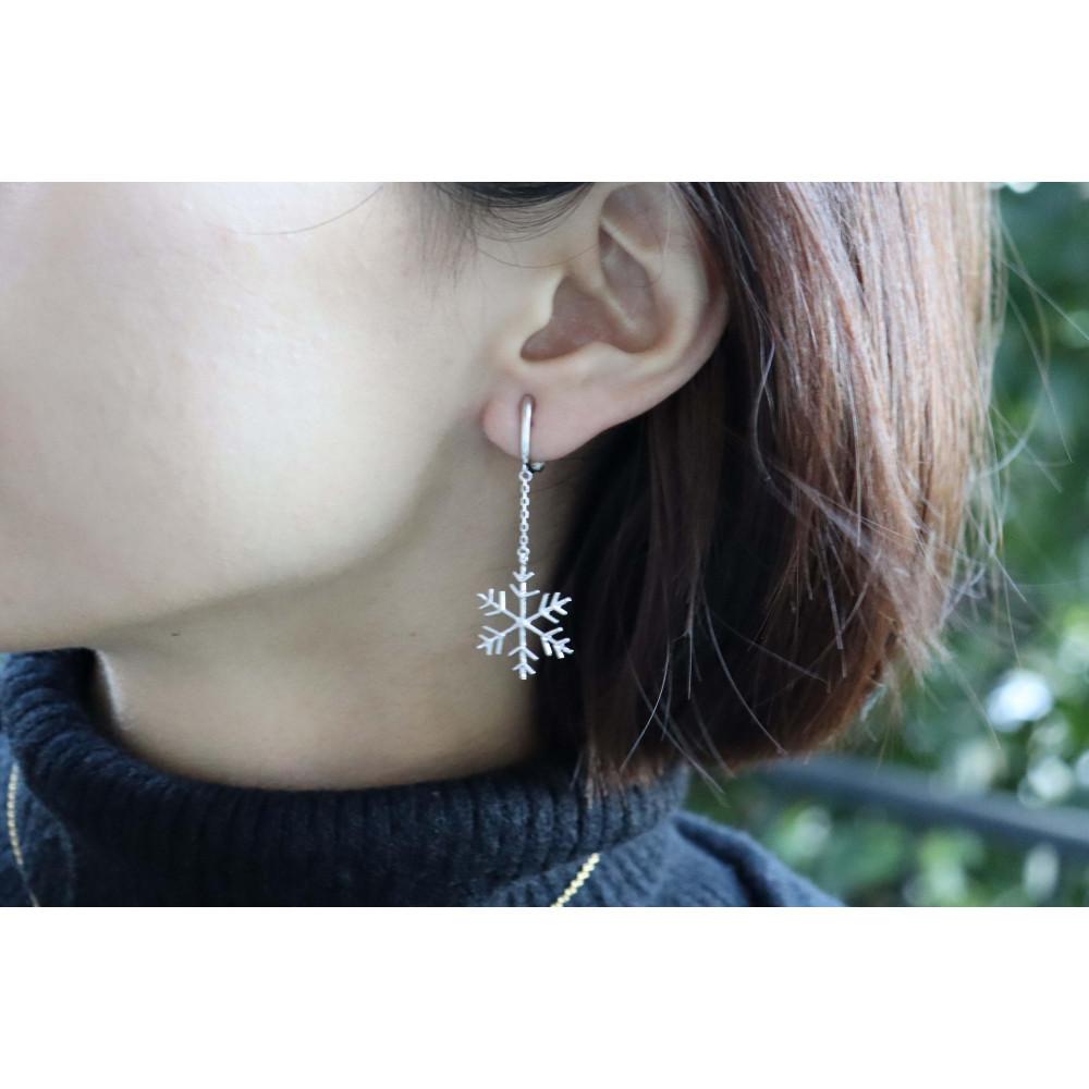 【ふるさと納税】【プレゼント包装付き】シルバー 雪の結晶イヤリング（銀色 /M/ チェーン付） サムネイル3