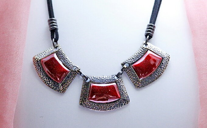 【ふるさと納税】赤の3連ネックレス　【ネックレス・アクセサリー】 サムネイル2