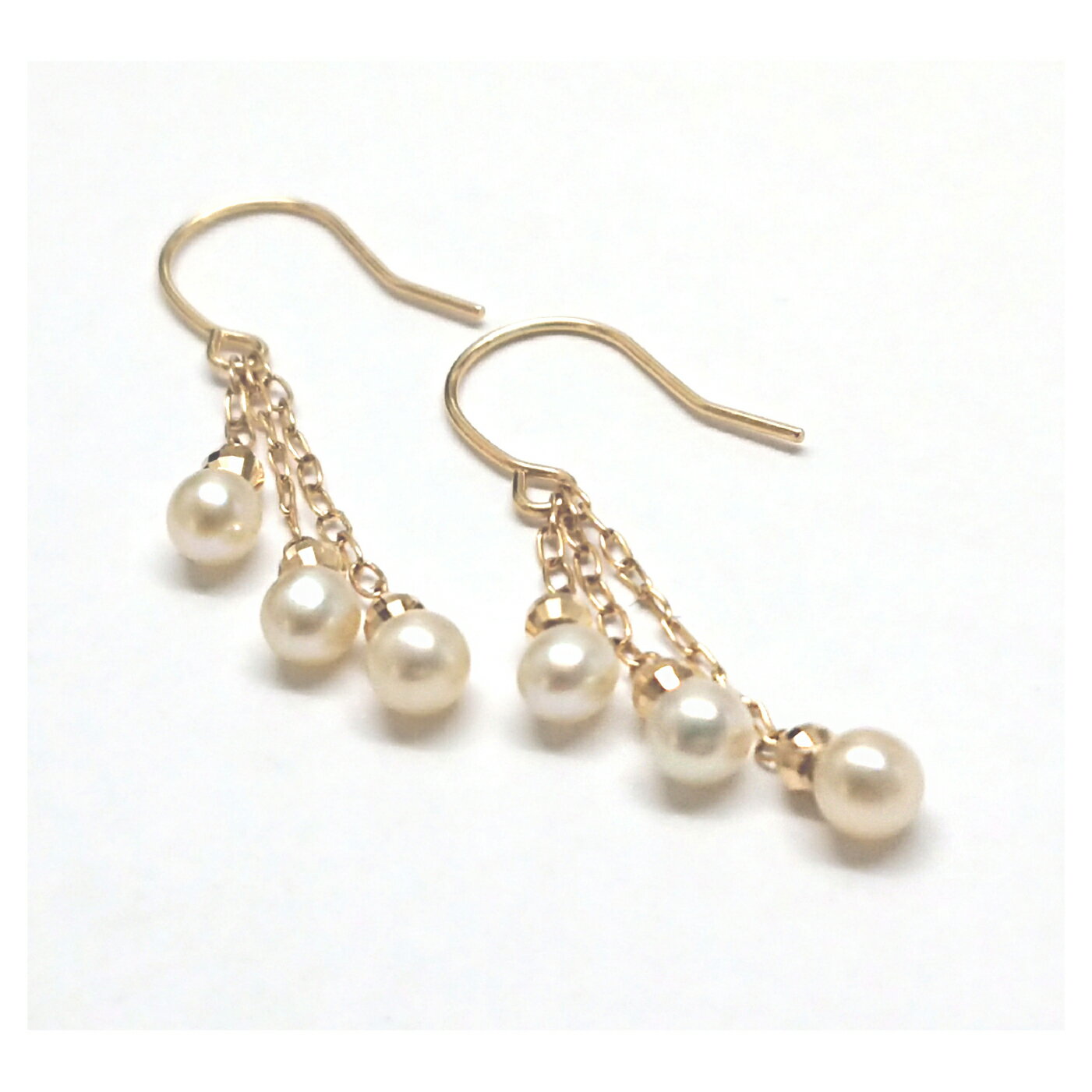 【ふるさと納税】619 アコヤ真珠K18ピアス　極小ベビーパール2.5mmup6個付 真珠ピアス パールピアス 真珠 K18 ゴールド 18金 アコヤ真珠 あこや真珠 アコヤパール 2.5mmup ジュエリー 貴金属 宝石 ブラ下がり ぶらさがり 伊勢市 伊勢志摩 ギフト 贈り物 結婚式 入学式 卒業式 - 画像2