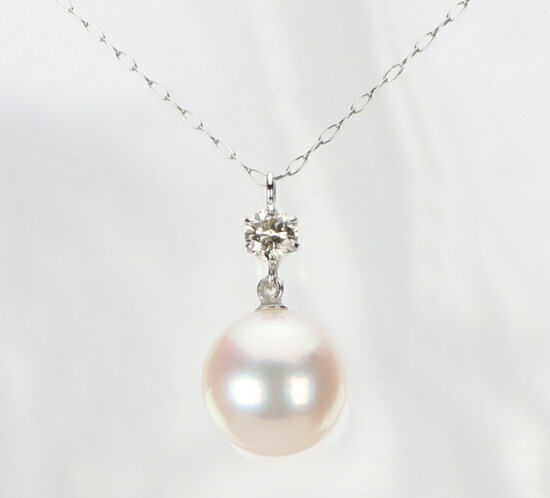 644　Pt　あこや本真珠9.0mmup　ダイヤモンド0.15ct　ペンダントネックレス