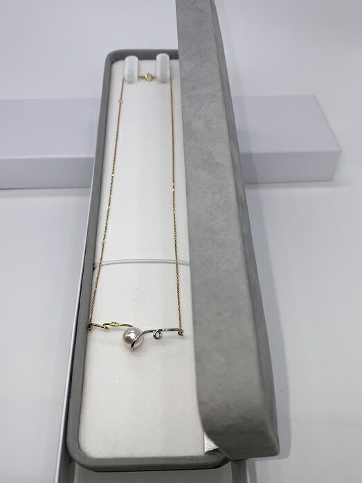【ふるさと納税】865 アコヤ真珠8mmPt/K18 D0.01ct ペンダントネックレス　チェーンK18アジャスター付き（40cm）　パール 宝石 ジュエリー 伊勢志摩 伊勢市 冠婚葬祭 結婚式 入学式 卒業式 ギフト 送り物 フォーマル サムネイル2