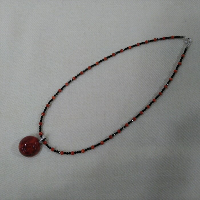 【ふるさと納税】1060 珊瑚ネックレス・ドーム（珊瑚・ブラックスピネル）　　アフリカ珊瑚 イソバナ珊瑚 ブラックスピネル 贈り物 還暦祝い 赤珊瑚 カジュアルアクセサリー ネックレス 珊瑚ペンダントトップ 3月誕生石 母の日 敬老の日プレゼント ご褒美アクセサリー サムネイル3