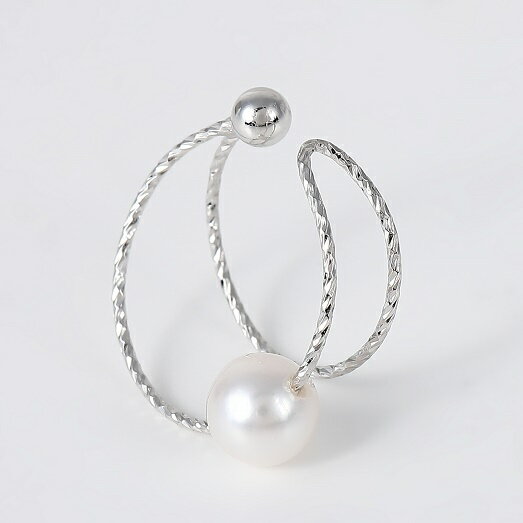 【ふるさと納税】1097　K10WGあこや本真珠イヤーカフ シャイン　　K10 ホワイトゴールド WG あこや真珠 イヤーカフ 伊勢志摩 アクセサリー ジュエリー フォーマル カジュアル ギフト 伊勢市 10金 片耳 サムネイル3