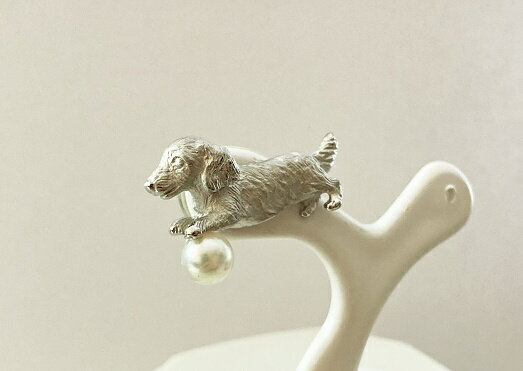 【ふるさと納税】1187　アコヤ真珠SILVERタックブローチ ミニチュアダックス　アコヤ真珠 シルバーブローチ ミニチュアダックス 犬好き 犬 動物 高品質 国産 かわいい フォーマル カジュアル おしゃれ レディース パール 伊勢志摩 サムネイル2