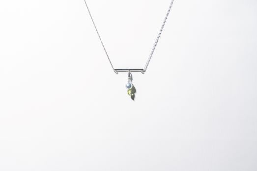 1262 【mini bar】Ptアコヤブルーパールペリドットネックレス　　真珠 アコヤ真珠 南洋真珠 パール 宝石 ジュエリー アクセサリー 伊勢志摩 伊勢市 ギフト 贈り物 フォーマル 普段使い 入学式 卒業式 結婚式