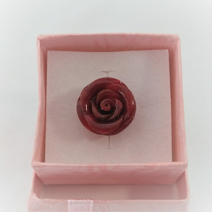 1322　珊瑚ピンブローチ・バラ　　アフリカ珊瑚 イソバナ珊瑚 贈り物 ブローチ ピンブローチ 還暦祝い 赤珊瑚 薔薇アクセサリー 赤いバラ かわいい薔薇 3月誕生石 母の日 喜ばれるプレゼント 人気ブローチ シンプルブローチ