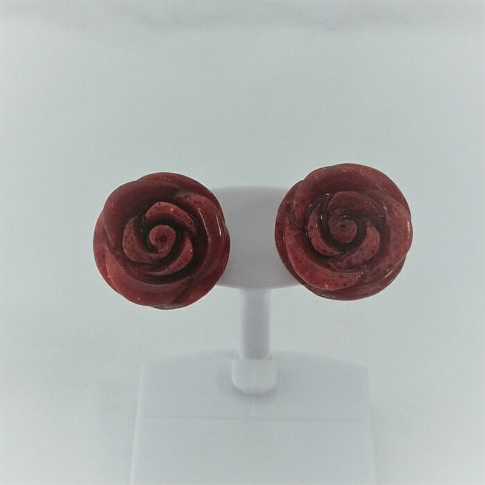 1324　珊瑚ピアス・バラ　　アフリカ珊瑚 イソバナ珊瑚 贈り物 ピアス バラピアス 還暦祝い 赤珊瑚 カジュアルアクセサリー 赤いピアス オシャレピアス 3月誕生石 母の日 ご褒美ピアス 喜ばれるプレゼント ポピュラーアクセサリー