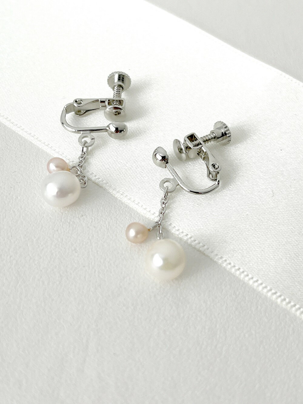 【ふるさと納税】1366 二見結ひ　真鍮イヤリング（あこや真珠6.0mm、淡水真珠3.0mm）09 サムネイル2