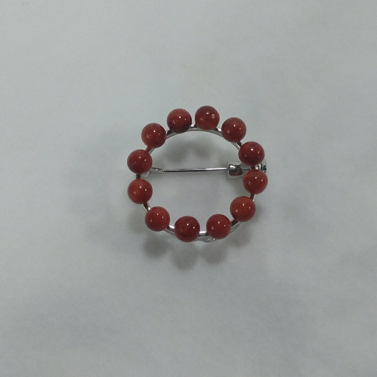 【ふるさと納税】1619　珊瑚ブローチ・サークル　　アフリカ珊瑚 イソバナ珊瑚 贈り物 ブローチ 珊瑚ブローチ 還暦祝い 赤珊瑚 カジュアルアクセサリー 赤いブローチ まるいブローチ 3月誕生石 母の日 小さなアクセサリー 喜ばれるプレゼント 落ち着いた感じのブローチ サムネイル2