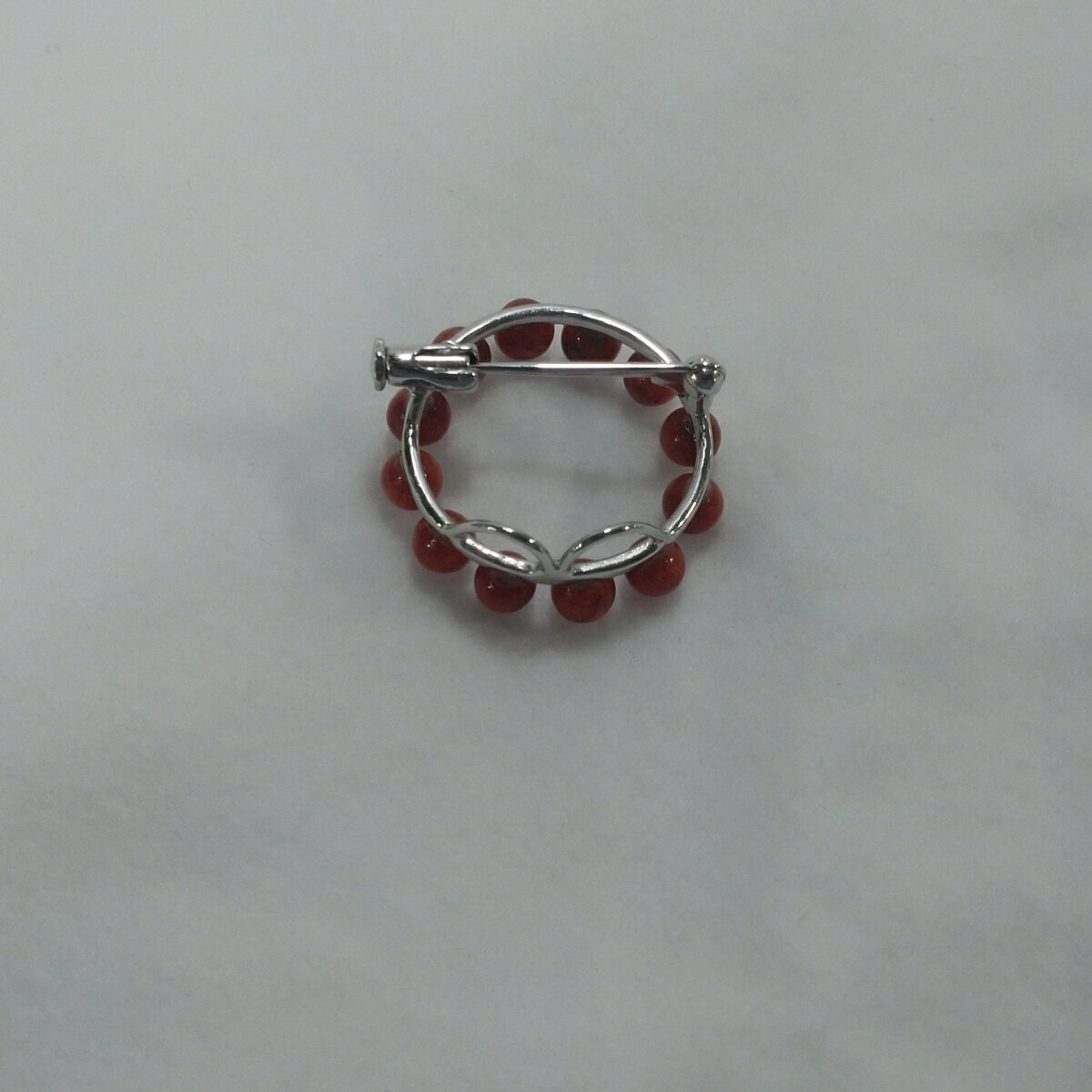 【ふるさと納税】1619　珊瑚ブローチ・サークル　　アフリカ珊瑚 イソバナ珊瑚 贈り物 ブローチ 珊瑚ブローチ 還暦祝い 赤珊瑚 カジュアルアクセサリー 赤いブローチ まるいブローチ 3月誕生石 母の日 小さなアクセサリー 喜ばれるプレゼント 落ち着いた感じのブローチ サムネイル3