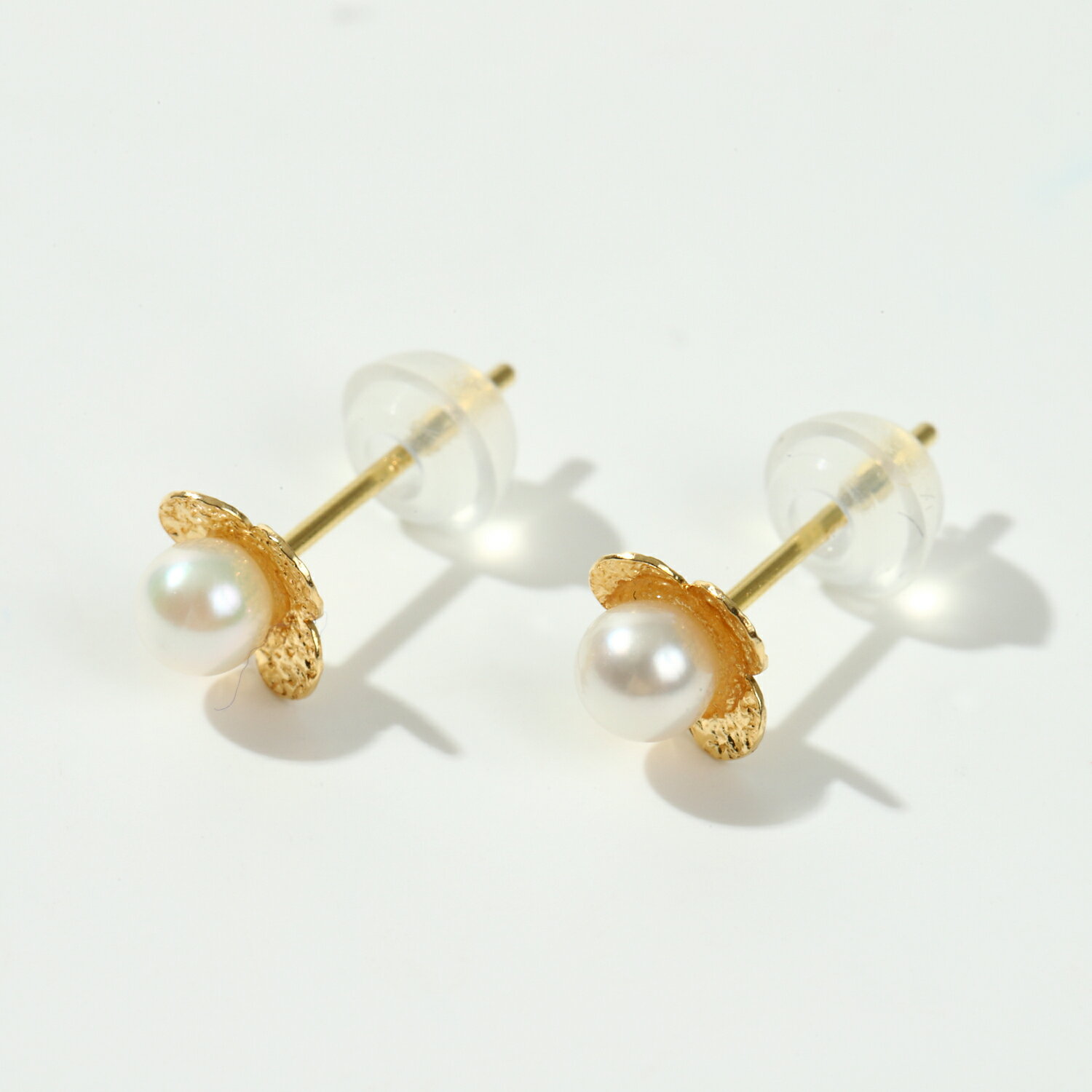 【ふるさと納税】1637　K18あこや本真珠ピアス　プチフラワー　3mmUP　　K18 イエローゴールド あこや真珠 ピアス 伊勢志摩 アクセサリー ジュエリー フォーマル カジュアル ギフト 伊勢市 18金 フラワー プチ サムネイル3