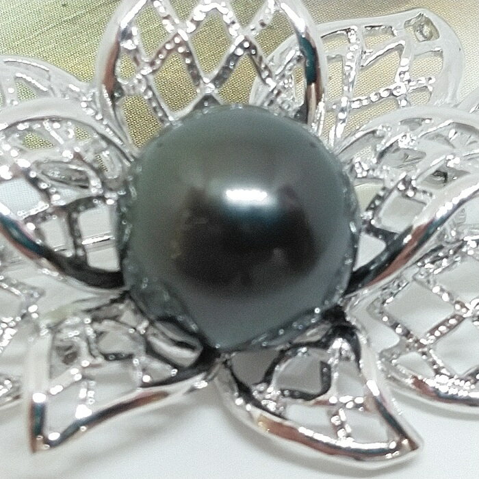 【ふるさと納税】751　タヒチ黒本真珠ブローチ(A)SV製　　ブローチ フォーマルパール 黒真珠 タヒチ黒 冠婚葬祭 プレゼント 母の日 パールブローチ カジュアルアクセサリー オシャレ パールアクセサリー 蓮の花 SVアクセサリー 本真珠 ブラックフォーマル サムネイル2