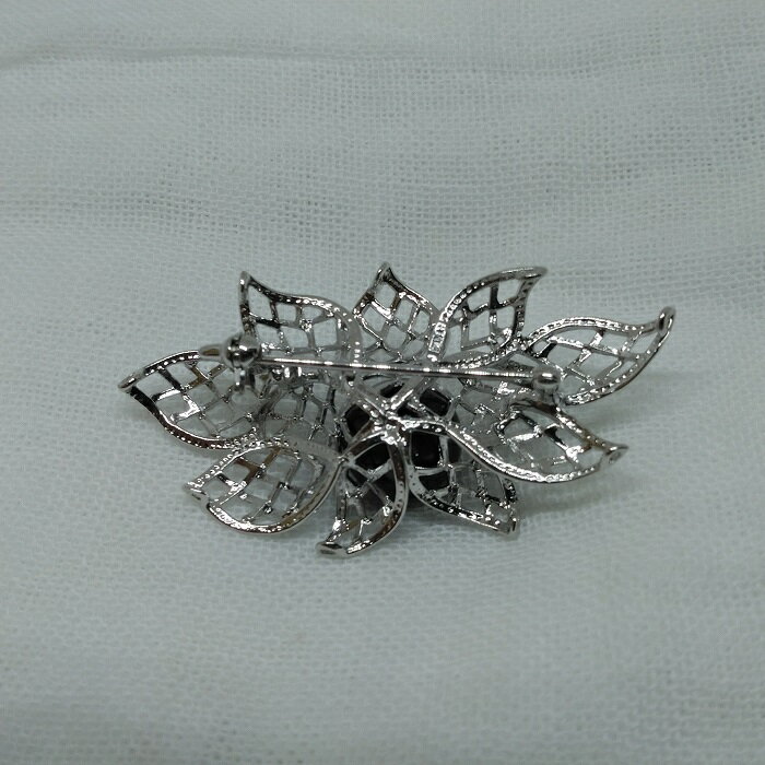 【ふるさと納税】751　タヒチ黒本真珠ブローチ(A)SV製　　ブローチ フォーマルパール 黒真珠 タヒチ黒 冠婚葬祭 プレゼント 母の日 パールブローチ カジュアルアクセサリー オシャレ パールアクセサリー 蓮の花 SVアクセサリー 本真珠 ブラックフォーマル サムネイル3