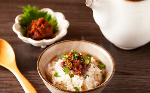 【ふるさと納税】鯛専門店 めでたい屋 の極真鯛みそ ピリ辛真鯛みそ しょうが鯛みそ（各90g）tai たい タイ 鯛 真鯛 鯛味噌 ミソ 味噌 ご飯のお供 調味料 おかず 小分け 和風 惣菜 お弁当 瓶詰 お惣菜 ご飯 瓶 瓶詰 贈答 お土産 手土産 ME-75 サムネイル3