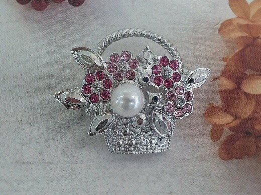 30-12伊勢志摩あこや本真珠ブローチ(花かご)