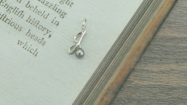 J-96J伊勢志摩あこや本真珠SV製イニシャルペンダント(J)