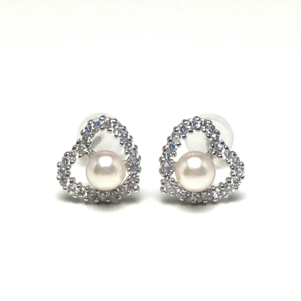 真珠 ピアス 4ミリ ～ 4.5ミリ シルバー アクセサリー パール アコヤ真珠 伊勢 志摩 伊勢志摩 英虞湾 冠婚葬祭 結婚式 入学式 卒業式 ギフト カジュアル 誕生石 記念日 / 老舗の真珠専門店・高品質アコヤ真珠ピアス4.0～4.5ミリ（シルバー・ハート）