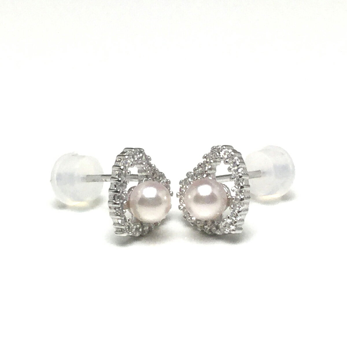 【ふるさと納税】 真珠 ピアス 4ミリ ～ 4.5ミリ シルバー アクセサリー パール アコヤ真珠 伊勢 志摩 伊勢志摩 英虞湾 冠婚葬祭 結婚式 入学式 卒業式 ギフト カジュアル 誕生石 記念日 / 老舗の真珠専門店・高品質アコヤ真珠ピアス4.0～4.5ミリ（シルバー・ハート） サムネイル3