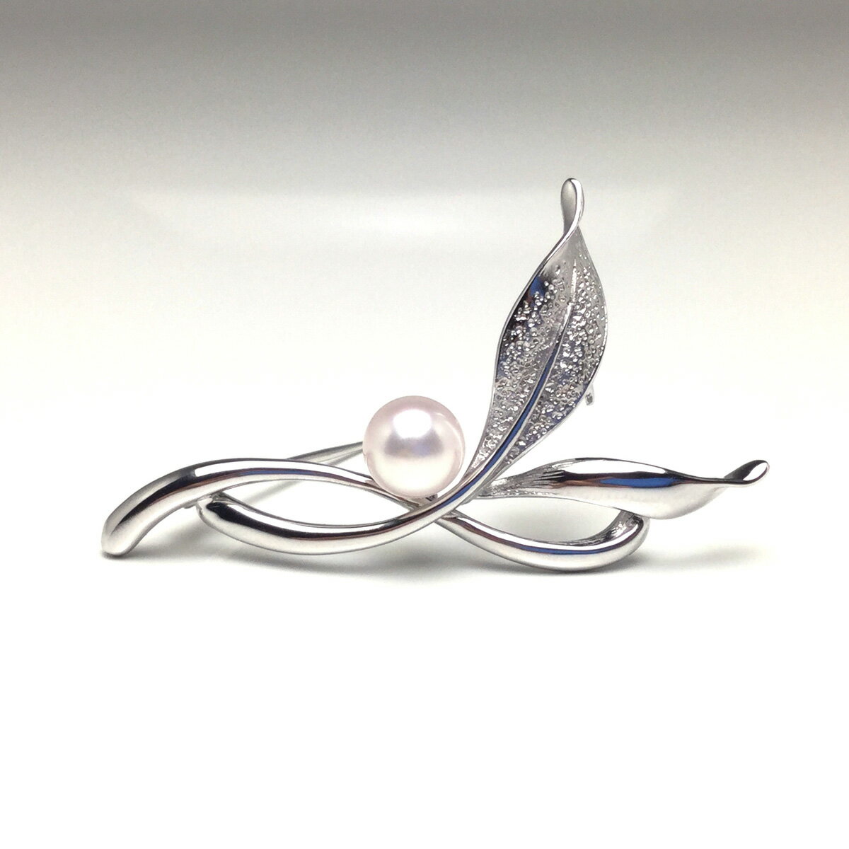 真珠 アクセサリー ブローチ パール 7mm ～ 7.5mm シルバー レディース 伊勢志摩 伊勢 志摩 冠婚葬祭 結婚式 入学式 卒業式 ジュエリー / 老舗の真珠専門店・高品質アコヤ真珠ブローチ7.0～7.5ミリ（タイプ：B）