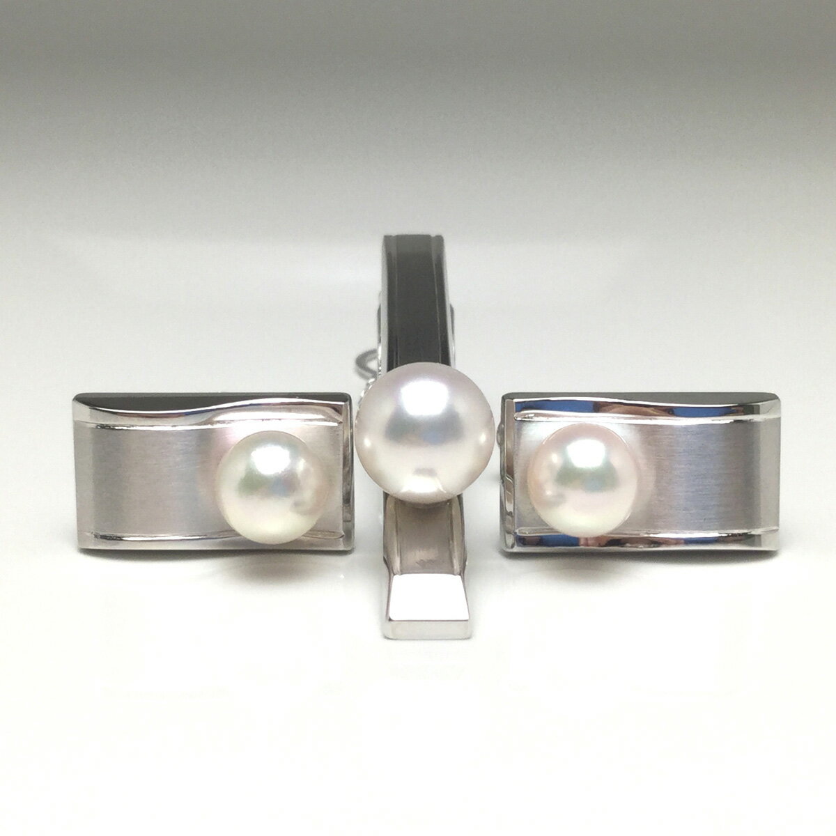 【ふるさと納税】 真珠 アクセサリー シルバー タイピン カフス セット パール 9ミリ / 7.5ミリ ネクタイ スーツ メンズ 冠婚葬祭 慶事 弔事 結婚式 入学式 卒業式 / 老舗の真珠専門店・花珠級アコヤ真珠 紳士用パールタイピンセット9.0ミリ/7.5ミリ（タイプ：A） サムネイル2