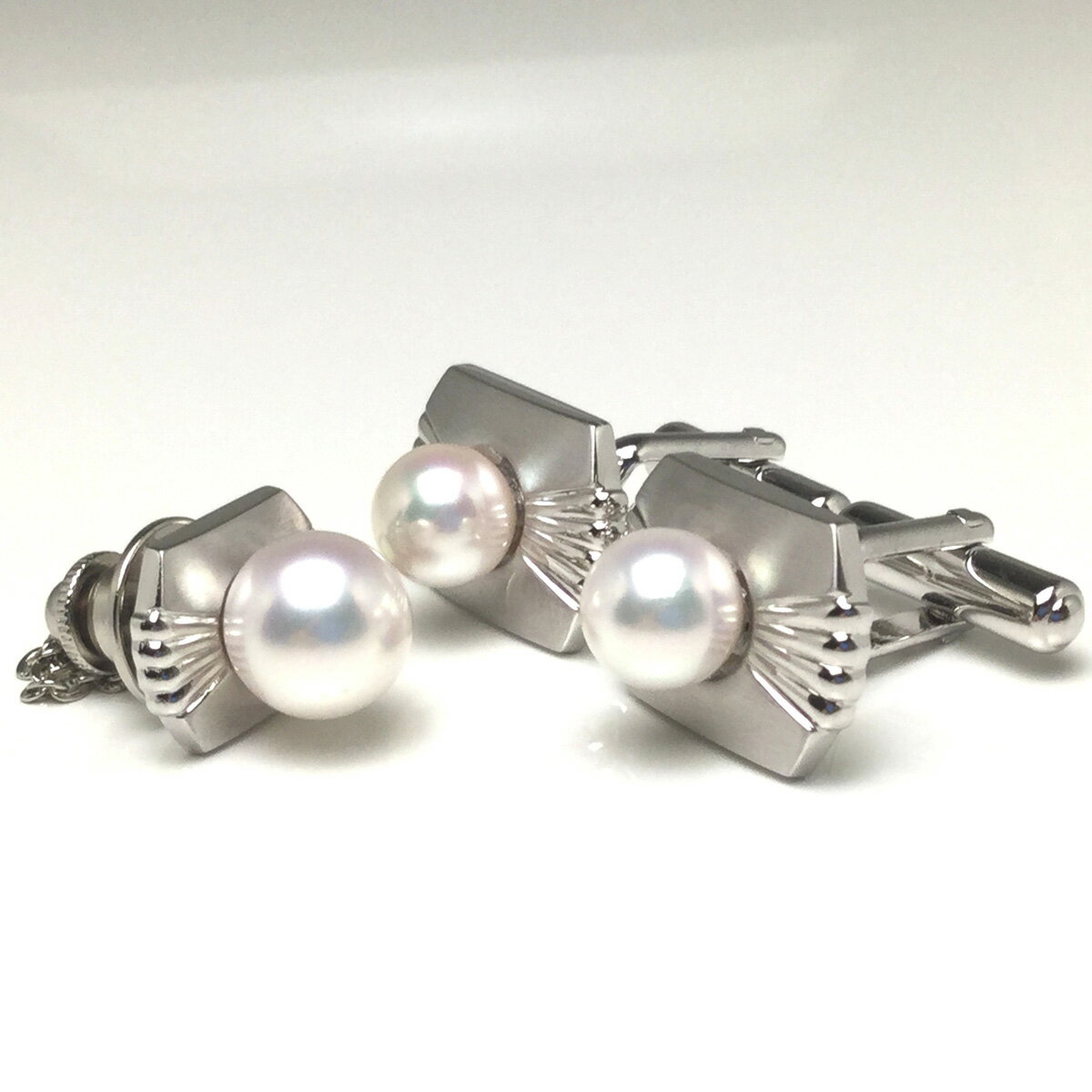【ふるさと納税】 真珠 アクセサリー シルバー タイタック カフス セット パール 9ミリ / 7.5ミリ ネクタイ スーツ メンズ 冠婚葬祭 慶事 弔事 結婚式 入学式 卒業式 / 老舗の真珠専門店・花珠級アコヤ真珠 紳士用パールタイタックセット9.0ミリ/7.5ミリ（タイプ：B） サムネイル3