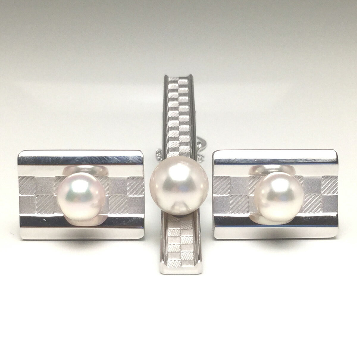 【ふるさと納税】 真珠 アクセサリー シルバー タイピン カフス セット パール 8.5ミリ / 7ミリ ネクタイ スーツ メンズ 冠婚葬祭 慶事 弔事 結婚式 入学式 卒業式 / 老舗の真珠専門店・花珠級アコヤ真珠 紳士用パールタイピンセット8.5ミリ/7.0ミリ（タイプ：C） サムネイル2