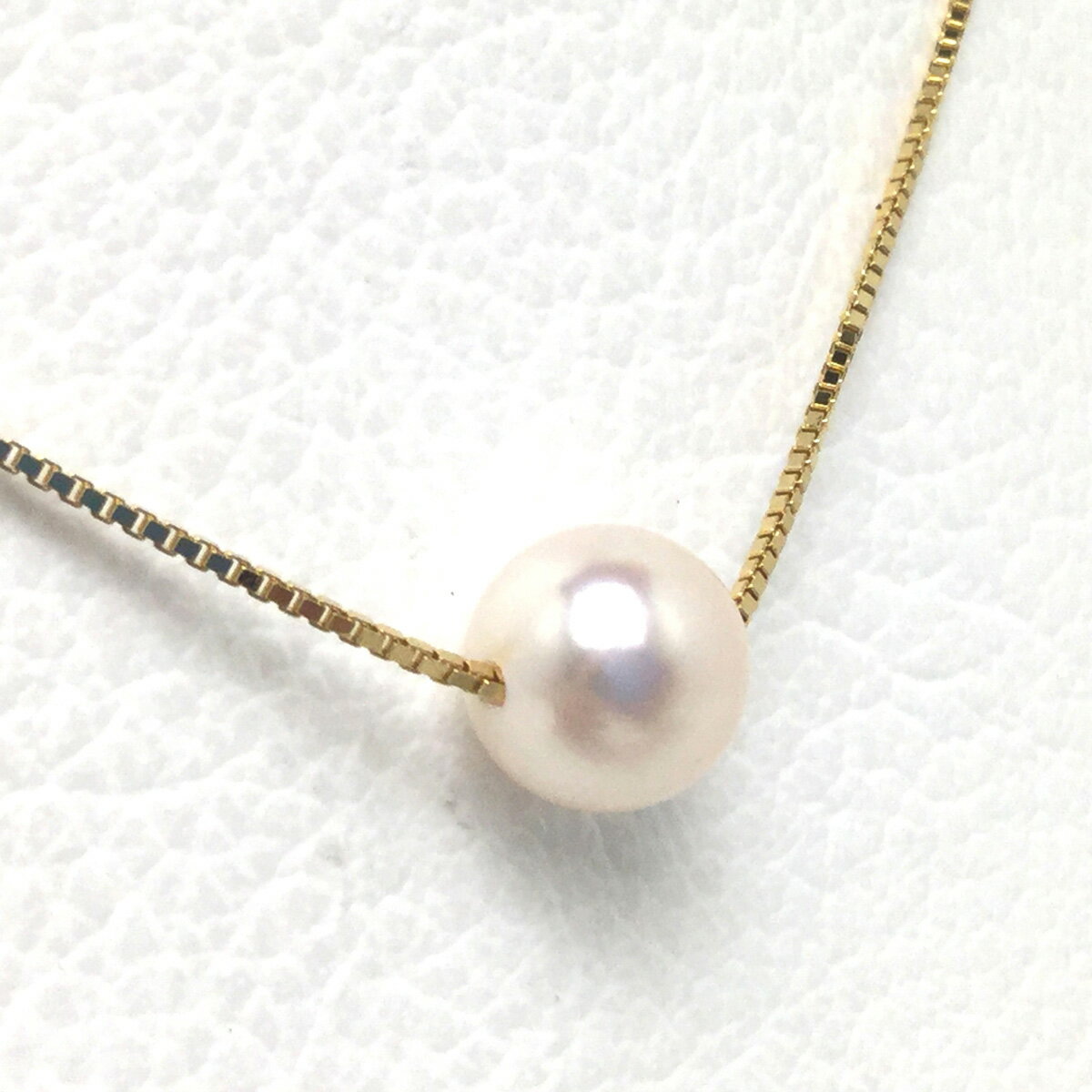 【ふるさと納税】 真珠 パール あこや アクセサリー ペンダント ジュエリー 三重県 伊勢志摩 志摩 冠婚葬祭 結婚式 葬式 プレゼント ホワイトデー レディース / 老舗の真珠専門店・アコヤ真珠スルーペンダント 8.0～8.5ミリ 金色シルバーチェーン 45cm（長さ調整可能） サムネイル2