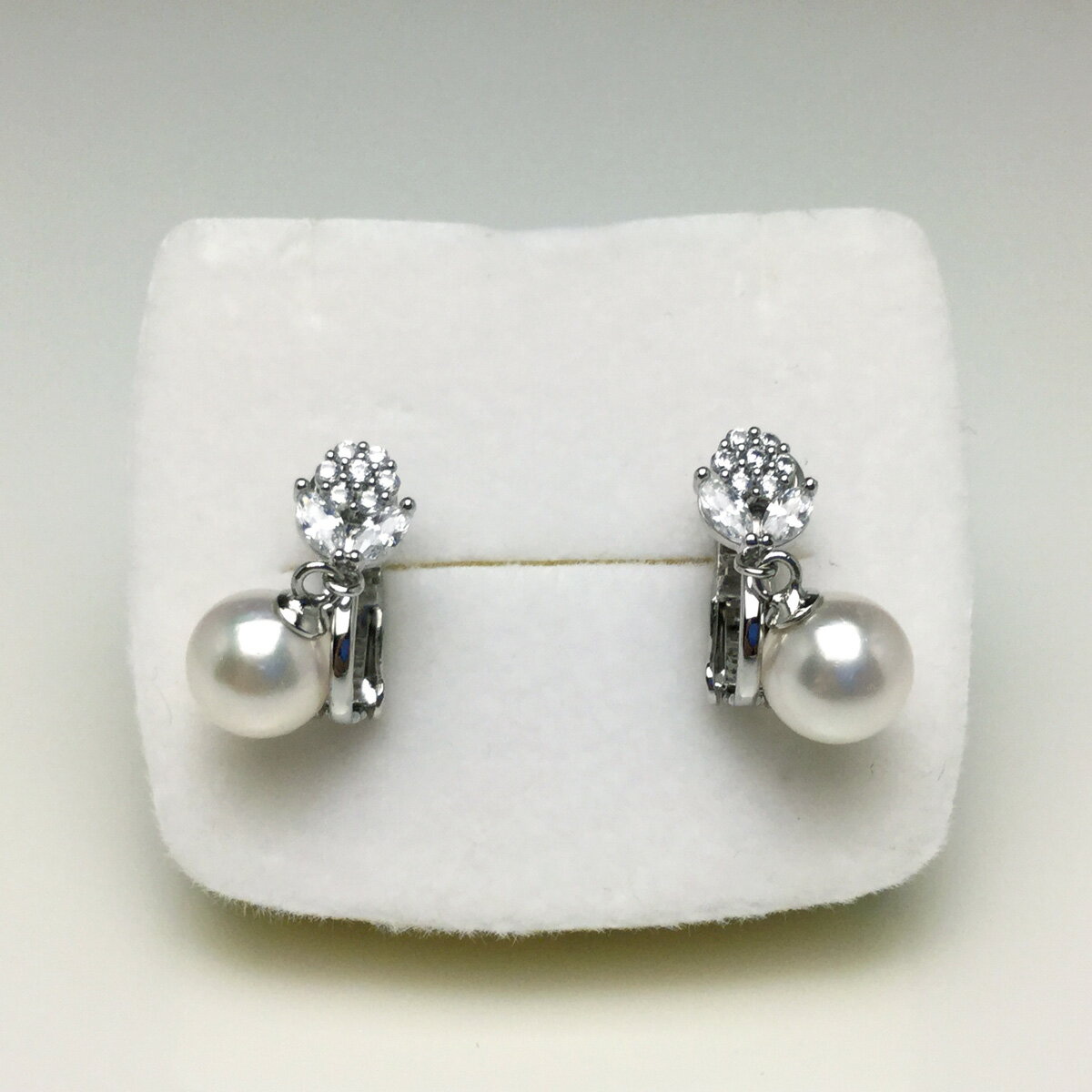 【ふるさと納税】 真珠 パール あこや アクセサリー イヤリング ジュエリー 三重県 伊勢志摩 志摩 アコヤ貝 冠婚葬祭 結婚式 葬式 フォーマル プレゼント 人気 クリスマス バレンタイン レディース / 老舗の真珠専門店・アコヤ真珠イヤリング 7.5～8.0ミリ フラワー（A） サムネイル3