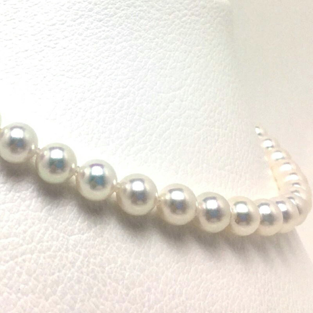 【ふるさと納税】 真珠 パール アクセサリー ネックレス イヤリング ピアス 伊勢志摩 志摩 三重県 あこや セット ジュエリー 冠婚葬祭 結婚式 葬式 入学式 / 老舗の真珠専門店・無調色花珠鑑別書付きアコヤ真珠 ネックレス ・ イヤリング ・ ピアス セット8.0～8.5ミリ サムネイル3