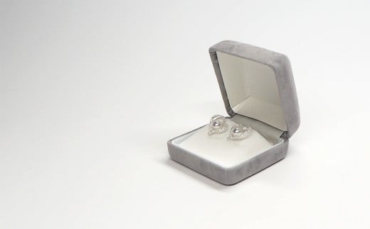 【ふるさと納税】 【070-04】志摩産アコヤ真珠ピアス・アコヤケシのハートにドキッ！* サムネイル3