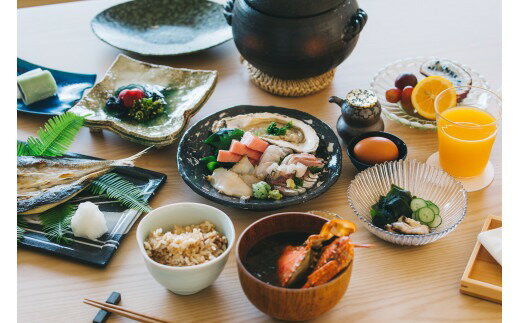 【ふるさと納税】 伊勢志摩 MOKU ISESHIMA ペア宿泊券(1泊2食付) 1日1組限定 / 伊勢 志摩 旅行 旅行券 チケット 観光 宿泊 宿泊券 限定 オーベルジュ 鮨 自然 ヘリ 離島 海 1組限定 貸切 スイート 露天風呂 サウナ 高級 ホテル ヴィラ 特別 禅 モクイセシマ サムネイル3