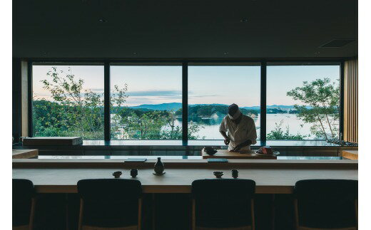 【ふるさと納税】 伊勢志摩 MOKU ISESHIMA ペア宿泊券(1泊2食付) 1日1組限定 / 伊勢 志摩 旅行 旅行券 チケット 観光 宿泊 宿泊券 限定 オーベルジュ 鮨 自然 ヘリ 離島 海 1組限定 貸切 スイート 露天風呂 サウナ 高級 ホテル ヴィラ 特別 禅 モクイセシマ サムネイル2