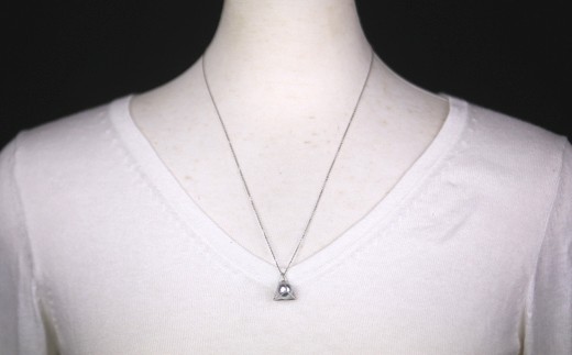 【ふるさと納税】 「世界にたったひとつ！」あこや・バロックパールペンダント / 伊勢志摩 伊勢 志摩 英虞湾 真珠 アコヤ真珠 本真珠 パール ネックレス ペンダント アクセサリー ギフト プレゼント クリスマス バレンタイン ファッション カジュアル 誕生石 記念日 国産 サムネイル3